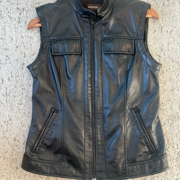 Danier S women’s jacket/vest beautiful condition Cotton/spandex sleeves - Picture 8 of 12